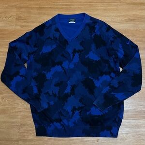 Nike Men's V-Neck Sweater in Blue and Black Camouflage